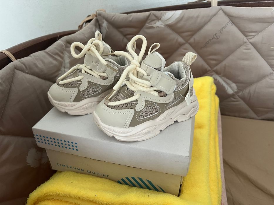 Взуття дитяче для дівчинки та хлопчика