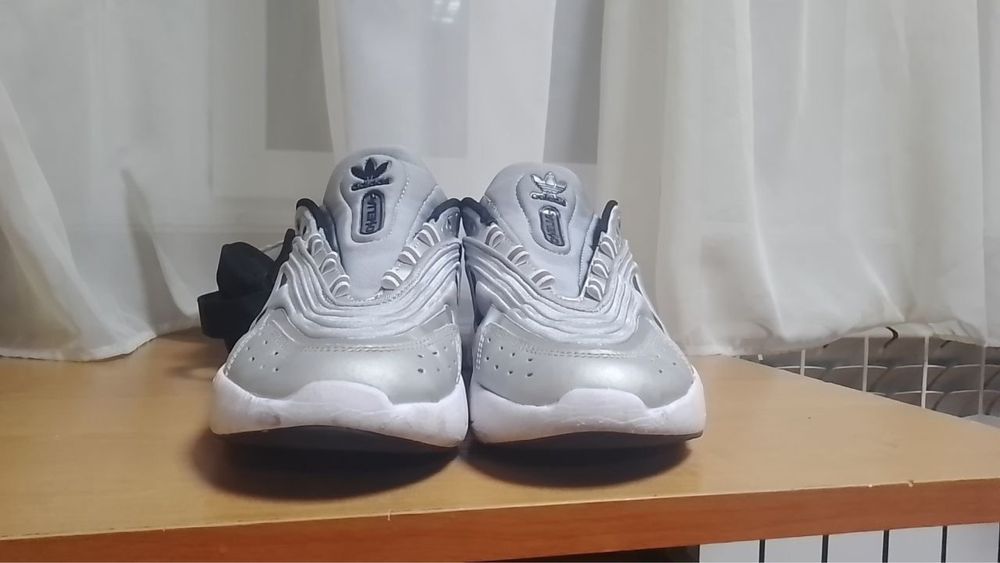 Кросовки adidas