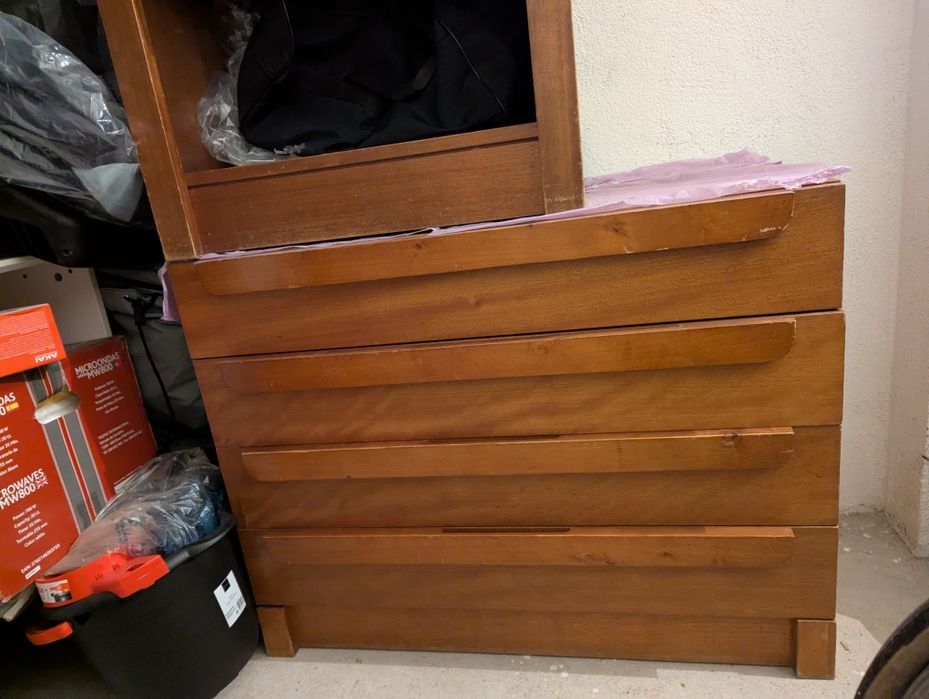 Cómoda madeira castanha