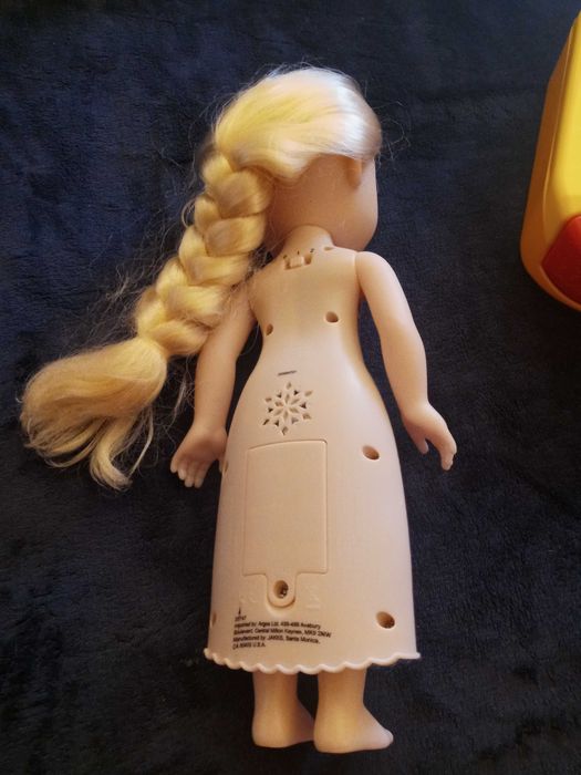 Boneca FROZEN como nova c luz e fala c 34cm