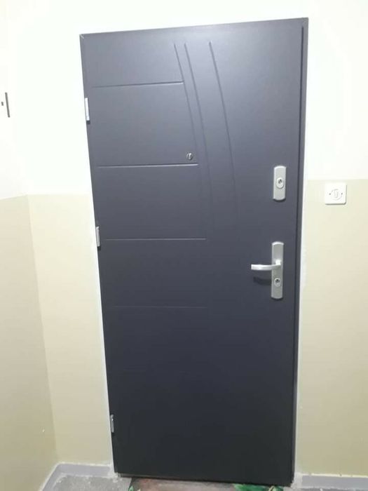 Drzwi z montażem drewniane metalowe do bloku akustyczne Od RĘKI