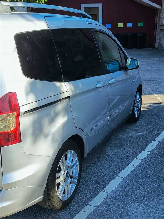 Carrinha Ford Tourneo Courier 1.0 EcoBoost Titanium