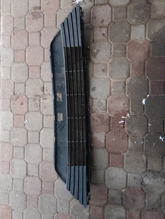 Atrapa kratka zderzaka Toyota Avensis T27 12-15r.