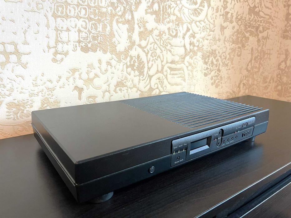 Культовый AM/FM-тюнер (радио) - Rega Radio R, Великобритания