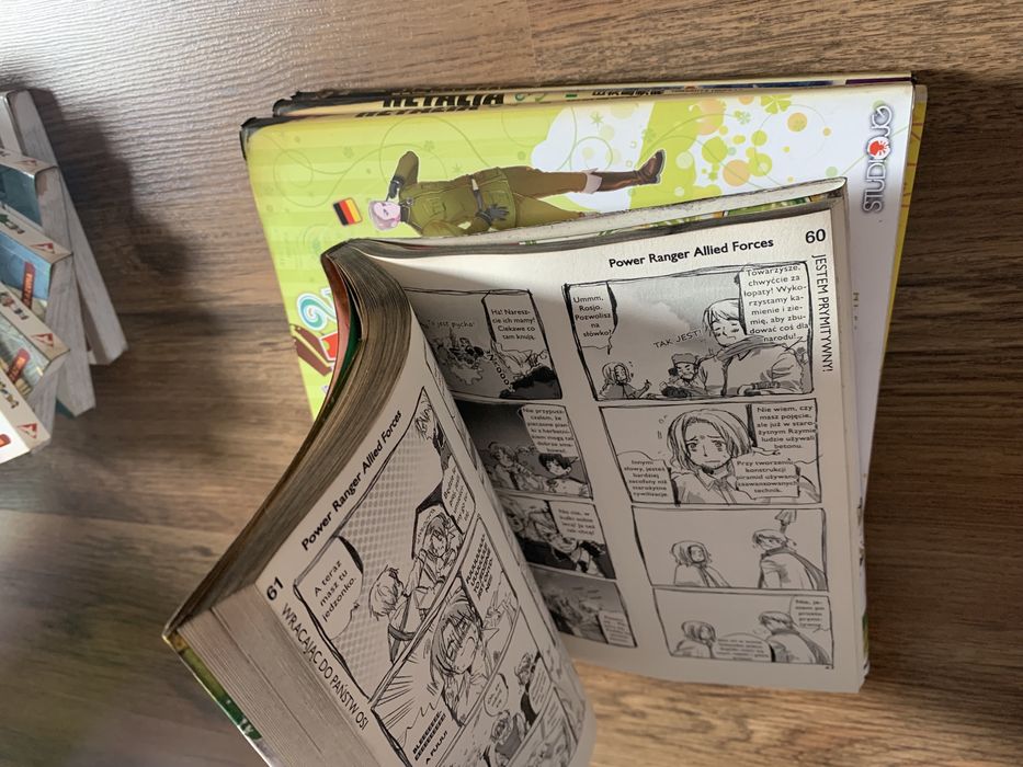 Axis Power Hetalia - pierwsze 4 tomy - stan po pożarowy