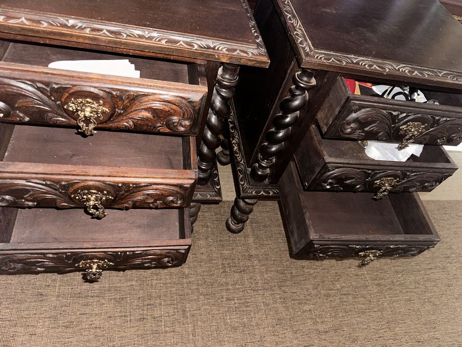 Mesa de cabeceira em bilros