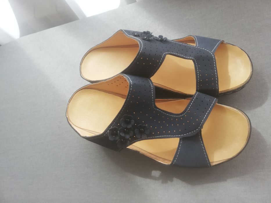 Nowe klapki zdrowotne rozmiar 40