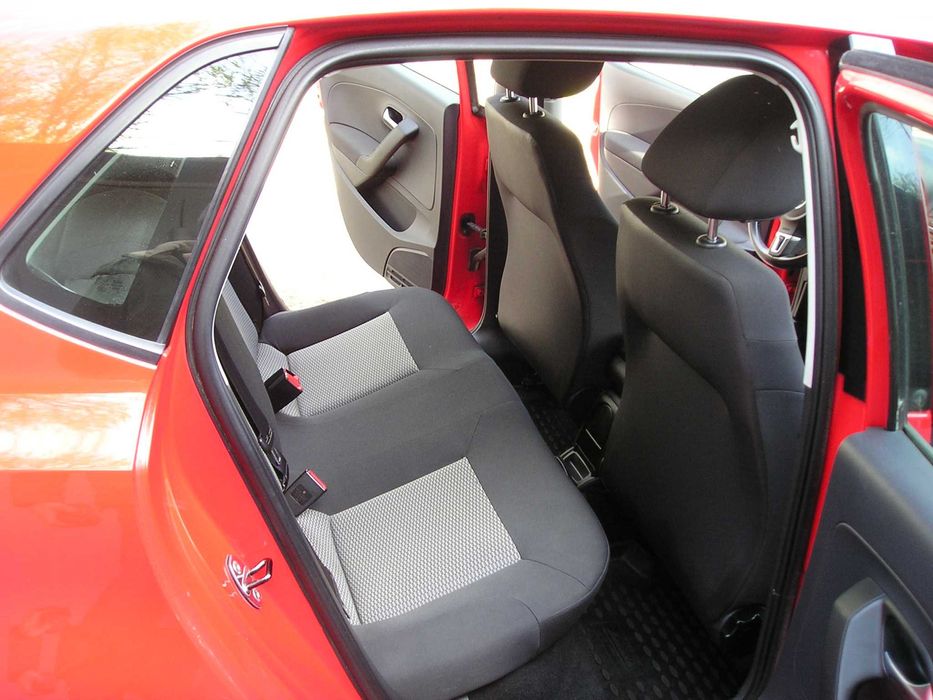 Volkswagen  Polo   Automat   2011г.  80т. км  Как  новый.  Макс.  комп