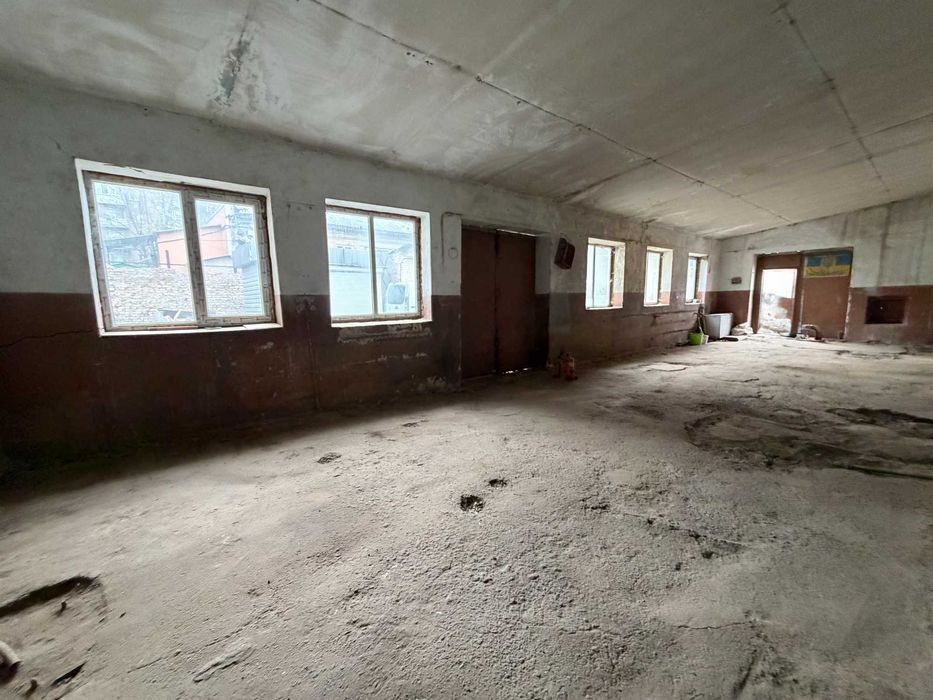 Приміщення під склад в центрі