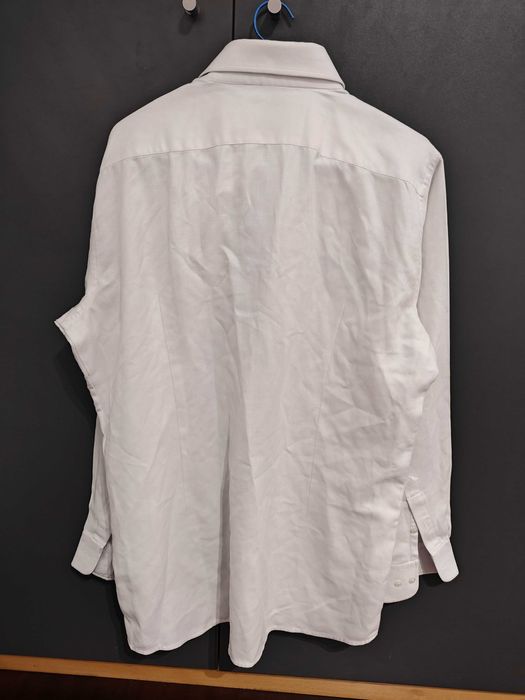 Camisa de Uso Regular – Ótimo Estado