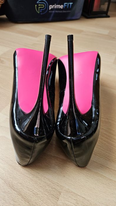 Szpilki nr 46 czarne lakierki - nowe