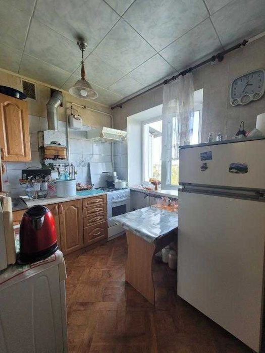 Продам 2-кімнатну квартиру на Ленпоселку - укомплектовану!