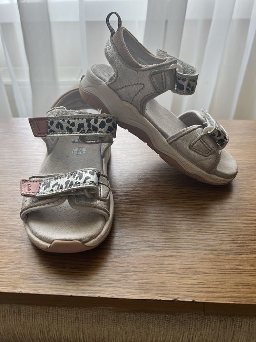 Босоніжки шкіряні clarks