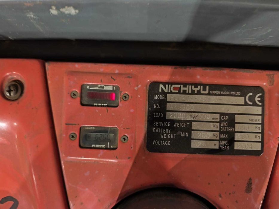 2 Porta-paletes elétricos NICHIYU 2000 kg com plataforma + carregador