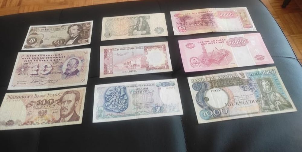 Vendo coleção de notas de vários países bem conservadas