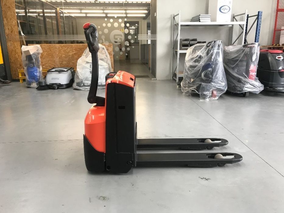 Porta paletes elétrico BT 1400 Kgs