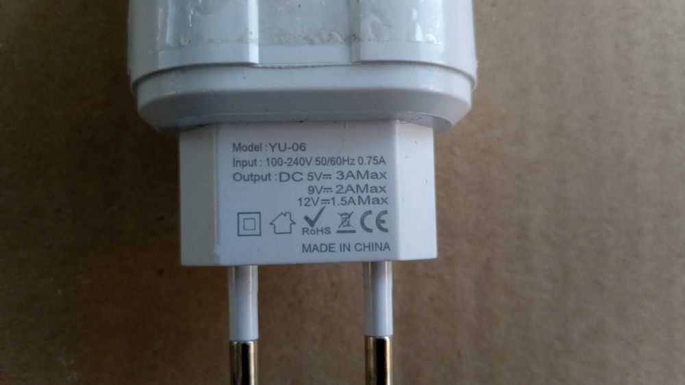 PD 18 W зарядка блок питания выход USB 5 V 3 A / 9 V 2 A / 12  V 1,5 A