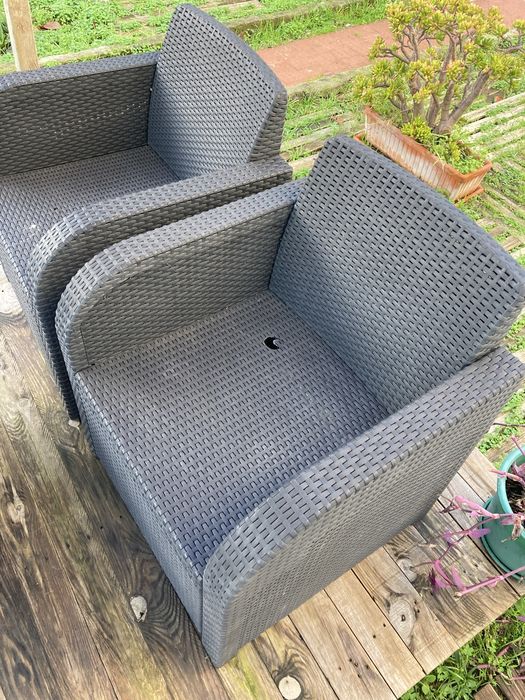 Conjunto jardim (banco grande + 2 pequenos + 1 caixa com mini colchões