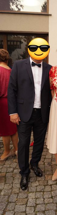 Granatowy garnitur Evenemen