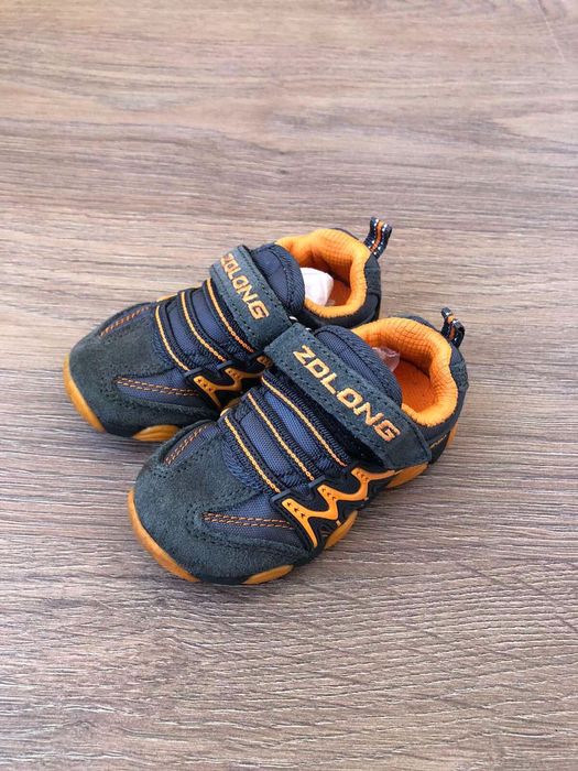 Кроссовки. Размер 21. Стелька 13см.