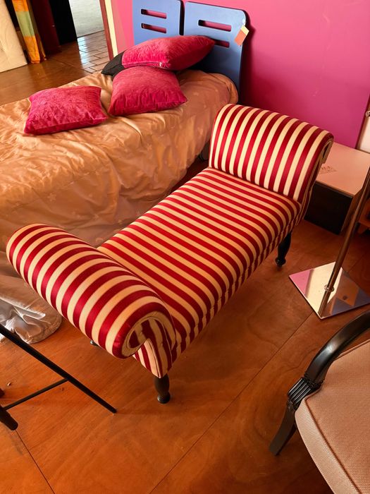 Divã/Recamier vermelho riscas NOVO
