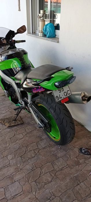 Kawasaki ZX600j em muito bom estado