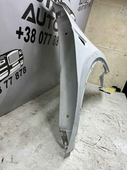 Праве крило Tesla Model Y