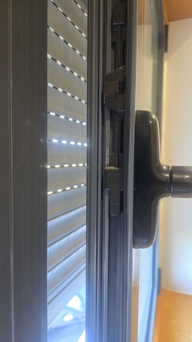 Janelas Aluminio oscilobatentes