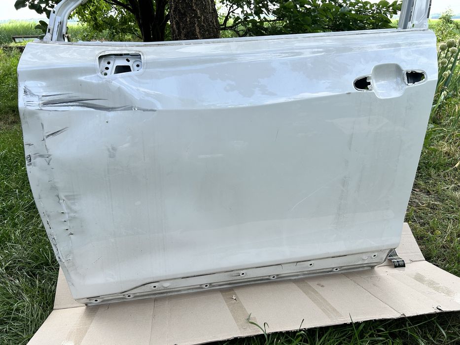 Двері передні ліві Subsru Forester 2022