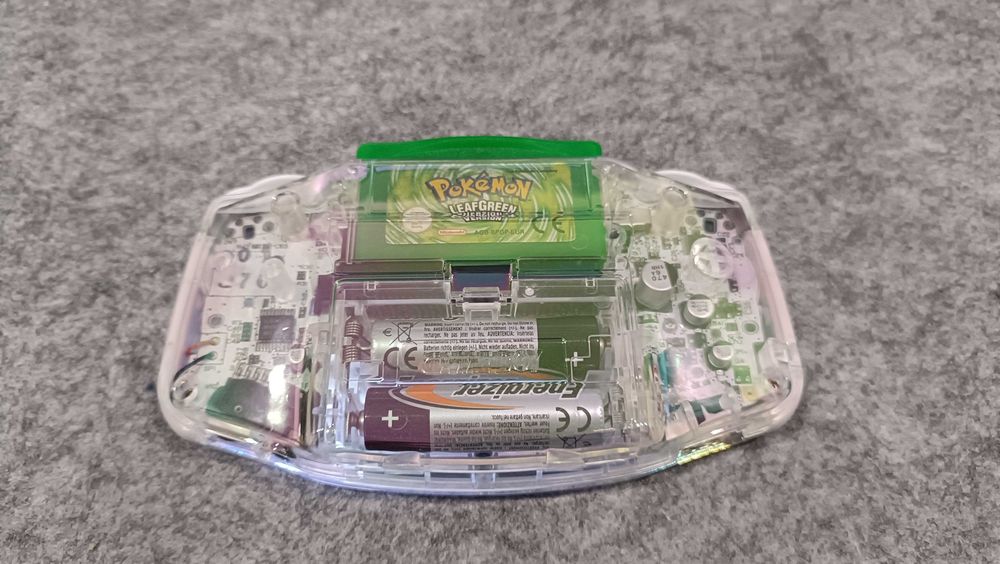Game Boy Advance IPS Mod - Iridescent Clear/ White Shell