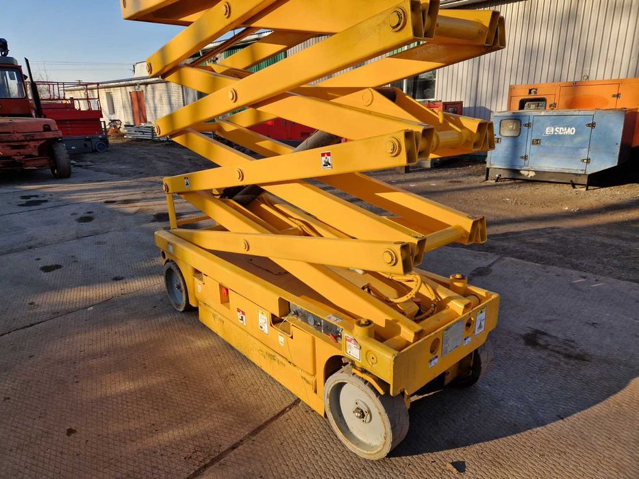 Ножничний підйомник Haulotte Compact 10N, акамуляторний, пеканіска