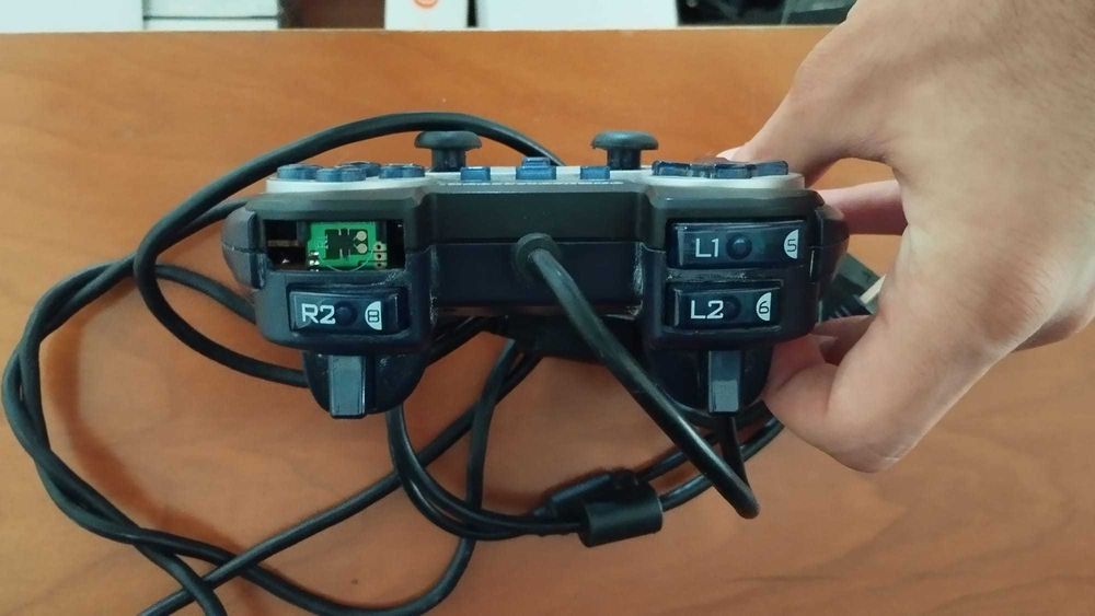 Thrustmaster PC / PS2 / PS3 (Com defeito - Falta botão R1)