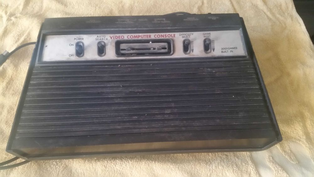 Stara konsola do gier. Joysticki. Wyprzedaz garazowa..