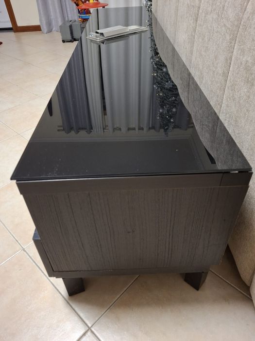 Móvel TV Ikea com vidro