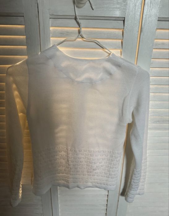 Biały elegancki sweterek