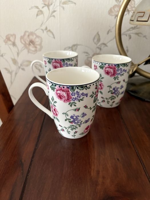 Zestaw 3 kubków porcelanowych