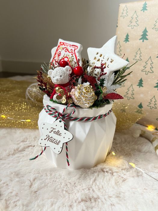 Arranjo de natal com flores secas