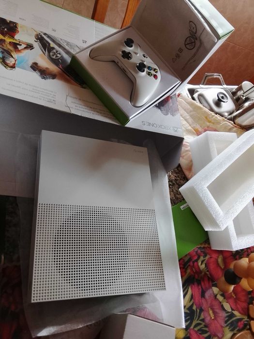 XBOX S com muito pouco uso, como nova 1TB + 1 jogo