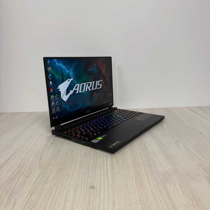 Gigabyte Aorus 15G YC  240Hz i7-10870H 16GB SSD 1TB RTX 3080