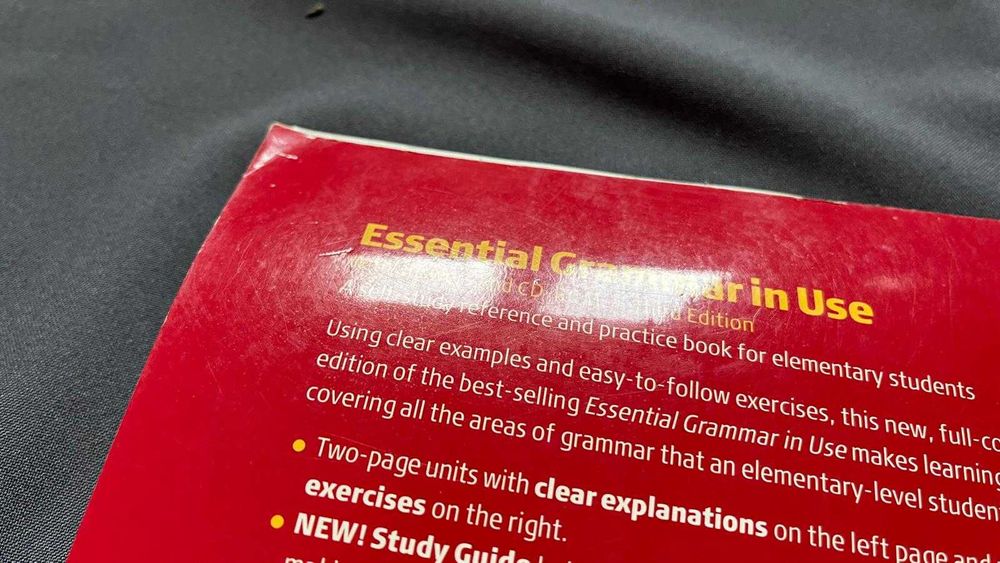 Książka “Essential Grammar in Use Edition with Answers”