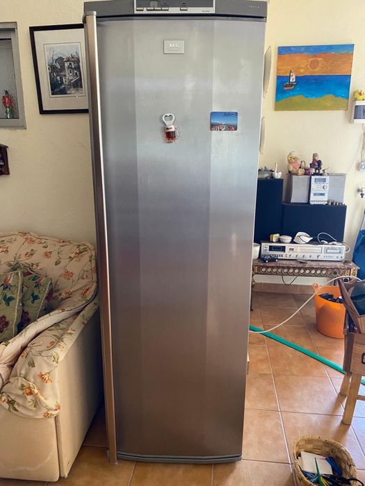 Congelador Vertical AEG Electrolux No Frost