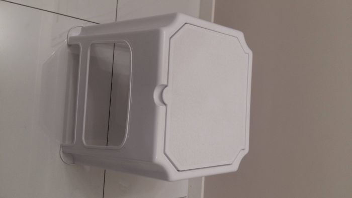 Krzesełko pod prysznic z pojemnikiem