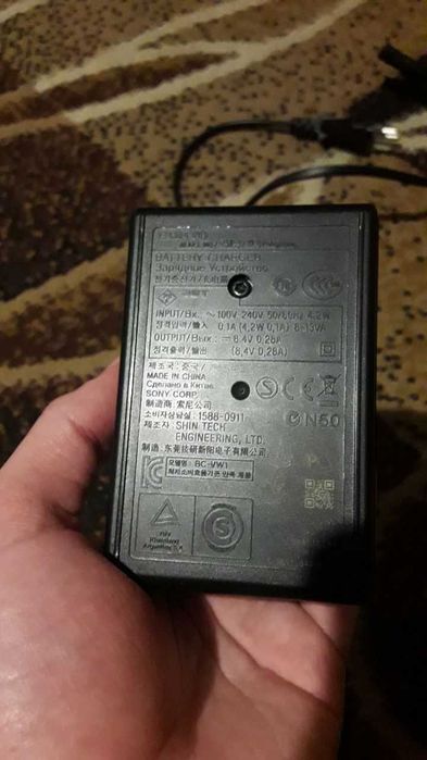 Зарядний пристрій SONY BC-VW1
