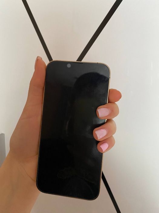 Айфон 13 про на 246 гб ідеальний стан і 6  чохлів в подарок коробка є