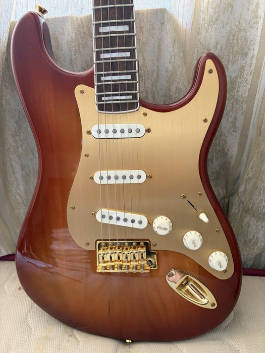 Squier 40th Anniversary Stratocaster SSB
