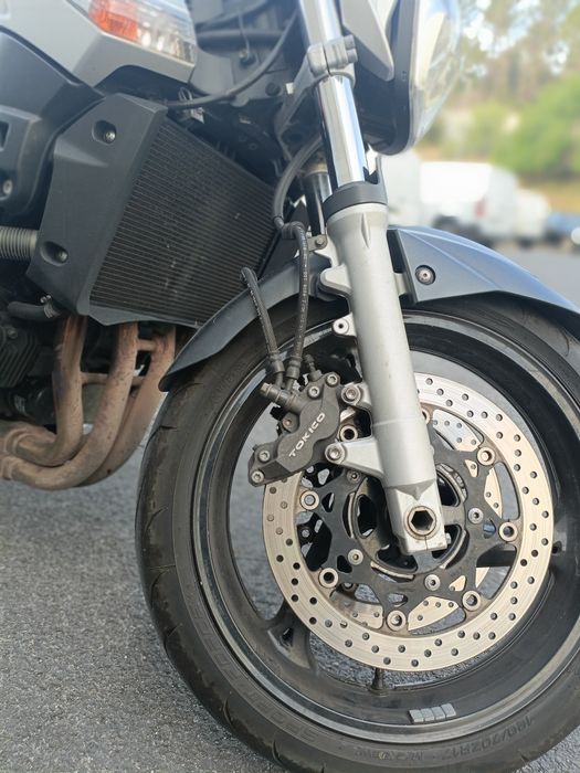 Suzuki GSR 600 - Estilo Naked