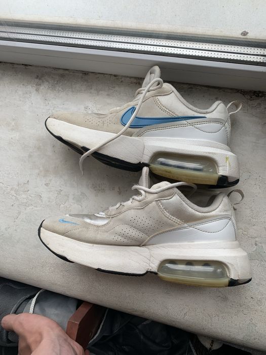 Кросівки NIKE.