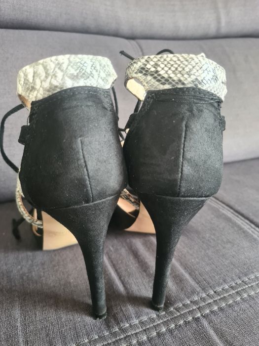 Buty na salo na obcasie 38