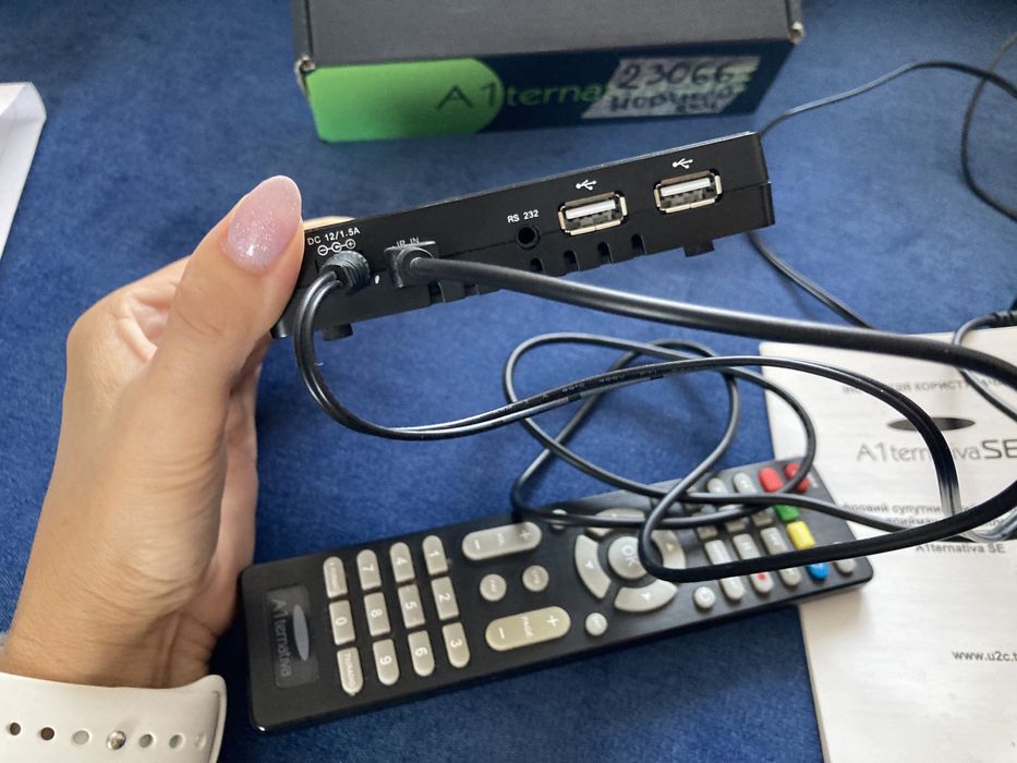 Цифровий супутниковий інтернет приймач HDTV SE A1ternativa