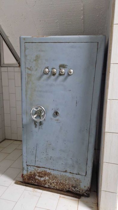 Cofre Forte Antigo de Alta Segurança